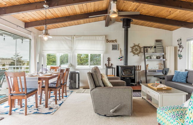 Totally Beachin' Getaway by Avantstay Waterfront - Foto 7