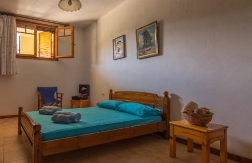 Overlooking Cheromilos - Foto 19