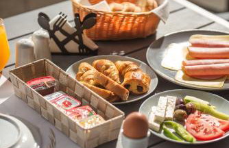 Trizonia Bay Hotel - Photo 15