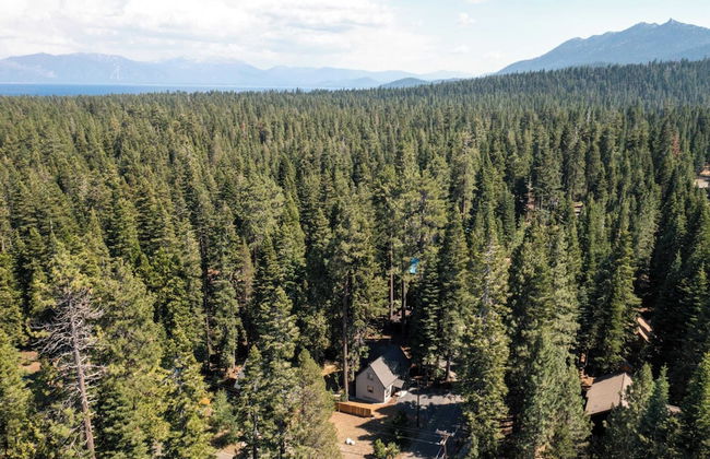 Sweet Pine Deck + Hot Tub, Cozy Modern Interior Close to Ski Resort! - Foto 6