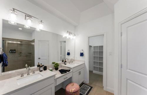 Luxury Oasis - Glam Decor, Putting Green, Arcade Fun & EV Station - Foto 13