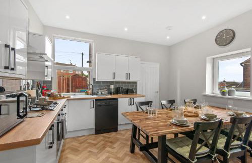 Whitehill - 3-Bed Home from Home, Sleeps 7, Great for Groups & Workers, FREE Parking & Netflix - Hosted by Stay Host Save - Photo 35