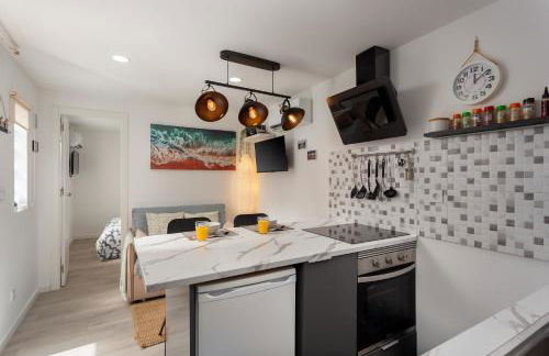 "Linda's Guest House" Beach House with Private Patio & Hot Tub, 3 Min from the Beach - Foto 25