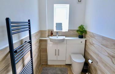 Spacious and Modern Entire Home with Garden - Foto 19