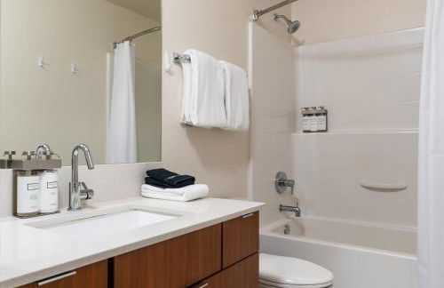 Lux Townhome With Parking and Rooftop Putting Green - Foto 10