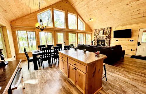 Group Lake Cabin with Ping Pong Table Loaded with Kayaks in Wisconsin - Foto 8