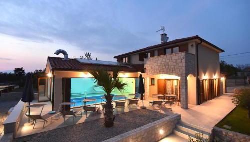 Villa Muskatel KRK -with heated covered pool - Foto 4, sunbed