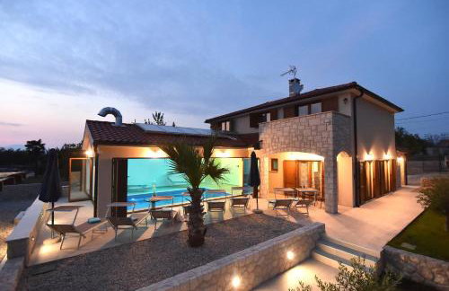 Villa Muskatel KRK -with heated covered pool - Photo 3