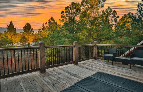 Luxury Winter Cabin! Hot Tub - Fire Pit - Decks - Game Room - Foto 10