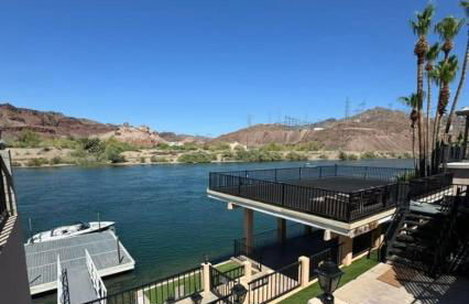 Cliff Hanger, River access with dock - Photo 1
