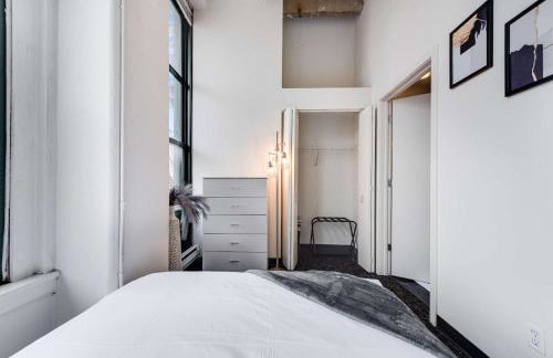 West Loop - City Views With In & Out Parking 6 - Photo 31