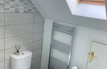 Mayflower 3 Bedrooms House 7 Beds 2 Showers Off Road Parking - Foto 7