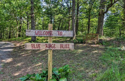Romantic Asheville Area Cabin with Deck and Hot Tub! - Foto 38
