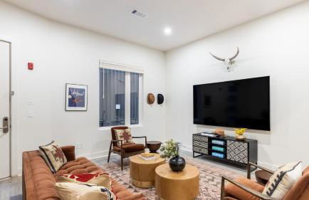 Sleeps 28 2 Units Near DT Nashville Outrider by AvantStay - Foto 75