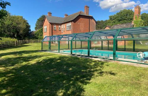 Large House On Farm With Own Heated Pool, As Seen On BBC TV - Photo 4