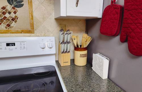 Comfortable Stay- Fully Stocked Home & Coffee Bar- All Essentials Provided - Photo 21