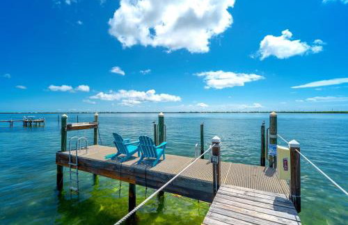 Waterfront Beach House with Dock & Heated Pool - Foto 28