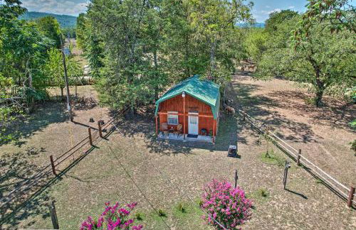 Hand-Built Black Fork Cabin 2 with Fire Pit! - Foto 2