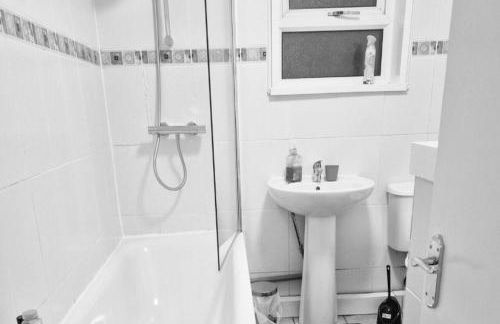 2-Bed - Sleeps 6 - Free Parking - Foto 8