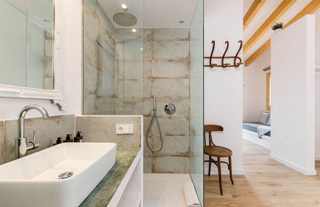 Aesthetic Farmhouse in Nature - Photo 11