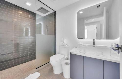 Stylish Studio and Den Across from Bayside Miami - Foto 9