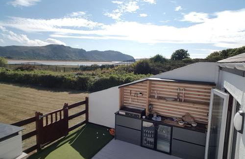 Seaside Escape - Deganwy Beach Cottage - Sea Views & Golf Course Views - Photo 15