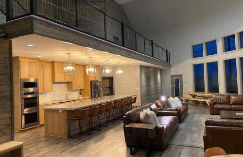 Dual Cabin- Yellowstone Family Retreat- Sled Hill - Foto 7