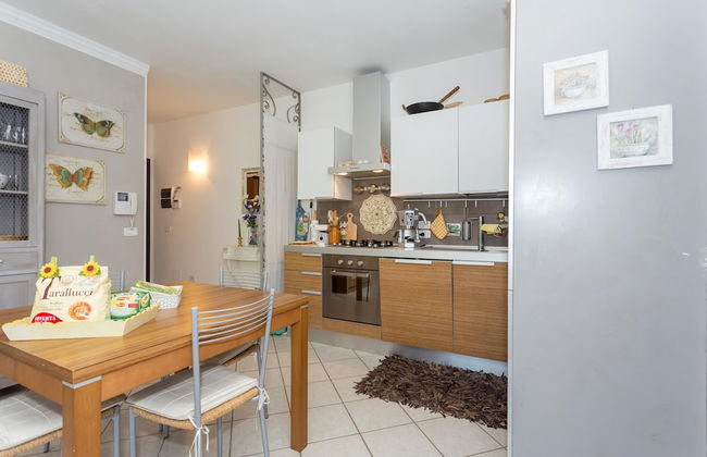 Cozy Apartment With Large Garden - Photo 6