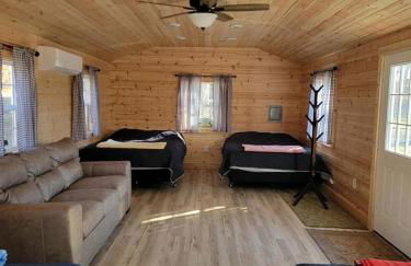 Private Pet-Friendly Cabins with Fire Pit for Nature Escapes in Clear Spring, Maryland, for Memorable Family Glamping Trips - Photo 2