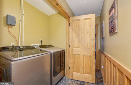 Cabin in Lost City WV with Hot Tub and Pet Friendly - Foto 19