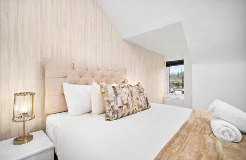 Stylish Five Bedroom House - Parking - Terrace - Fast Wi-Fi 974P - Foto 40