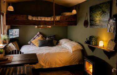 Mountbatten Shepherds hut & Buckhurst Shepherds hut - Photo 7