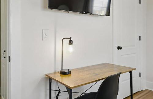 Family Spacious 5BR Retreat w Game Filled Basement Suite - Foto 26