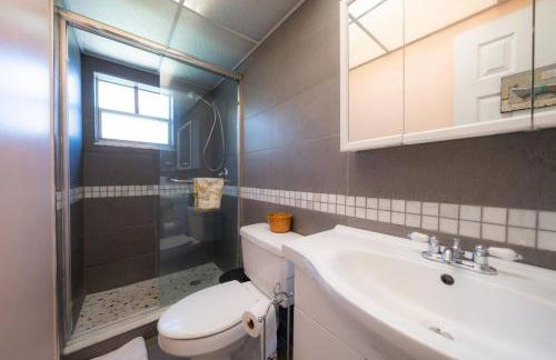 Enjoy Fully Equipped 2BR Condo Near The Beach - Foto 15