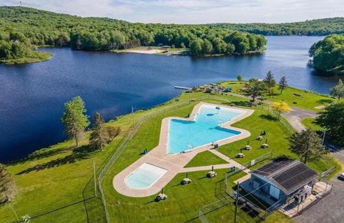 Secluded Forest Escape with Game Room, Hot Tub and Fire Pit - Foto 25