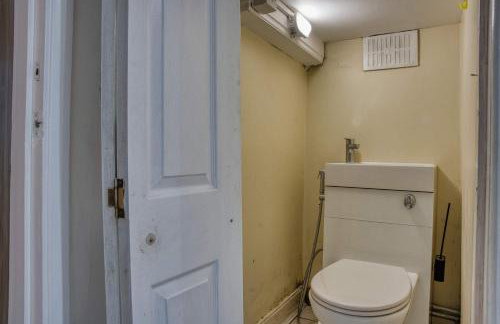 Modern 3BR Manchester Home Sleeps 7 Parking - Foto 13