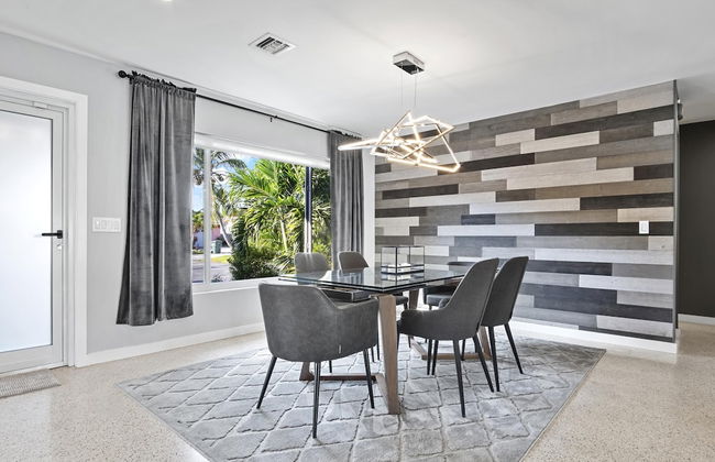 Beach Bliss 10 Mins to Waves 3BR Oasis With Pool - Foto 35