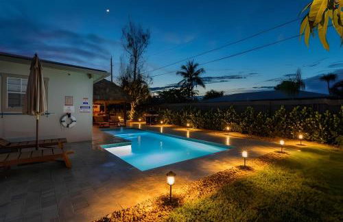 Boho Tiki Villa w Heated Saltwater Pool, King Beds & 6TVs - Photo 2