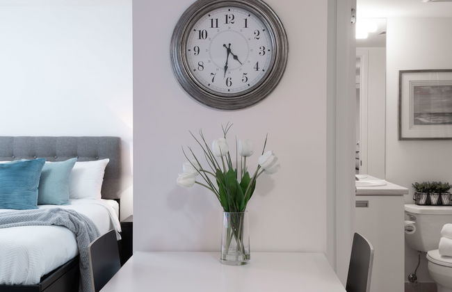 Modern Condo in Financial District - Photo 31