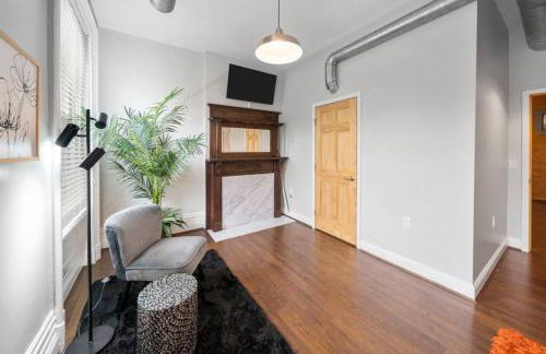 City Escape 2BR Steps to TQL near OTR and Downtown - Foto 2