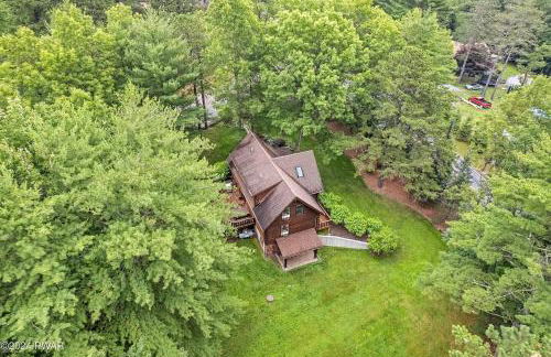 Poconos True Log Cabin with Sauna, Movie Theather, Hot Tub & Fire Pit! - Photo 28