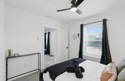 Modern 4BR 2BA Home with Hot Tub-Grill & Huge Yard - Foto 32