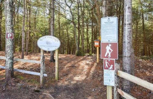 Walk to Water Access to Hiking Trails! - Foto 34