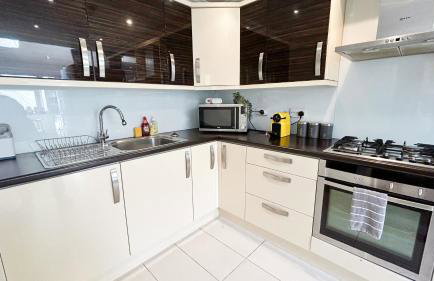 Lovely 4-Bedroom Kilburn Flat with Garden and Parking near Hampstead Heath, Abbey Road by Staylio London - Foto 14