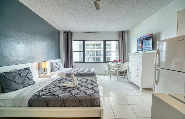 Deluxe Studios and Apartments at the Casablanca - Photo 90