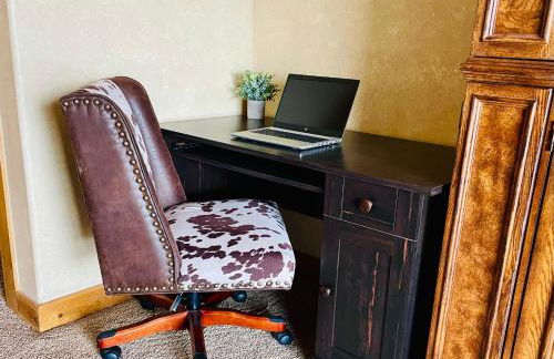 Big Bear Village View Haus is a large pet and kid friendly chalet with hot tub located a short walk to village - Foto 26