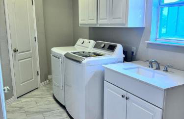 Tranquil 1,5 Acre Retreat with Modern Comfort - Foto 15