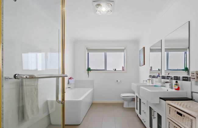 Penguin Retreat - Photo 17