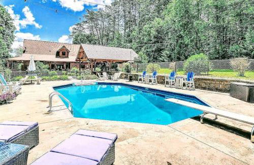 Luxury Cabin with Heated Pool, Hot-Tub & Deluxe Outdoors - Photo 25