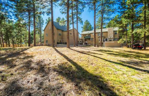 Luxury Retreat with Hot Tub Fire Pit & Forest Views - Foto 64